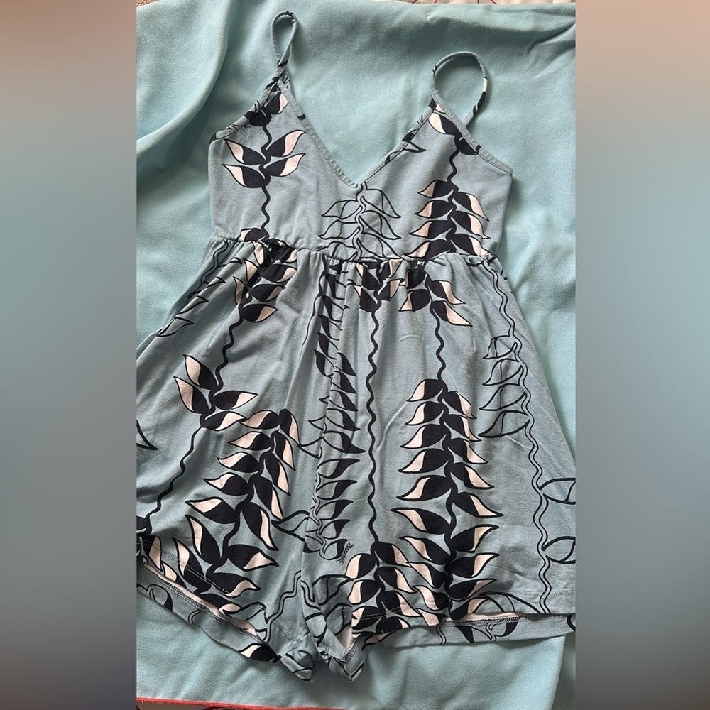 Manuhealii sweetie romper sz small